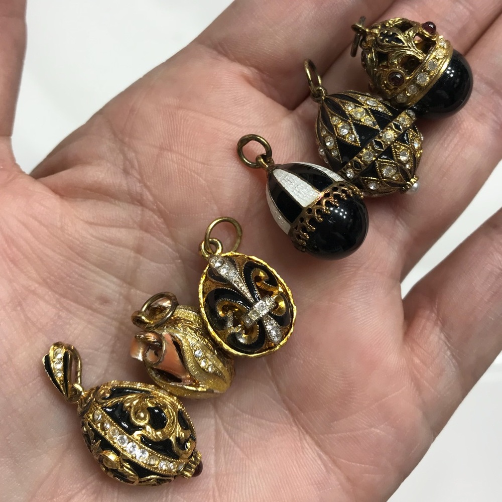 **FREE shipping ** Vintage Faberge inspired egg pendant from 2001 - Picture 6 of 6